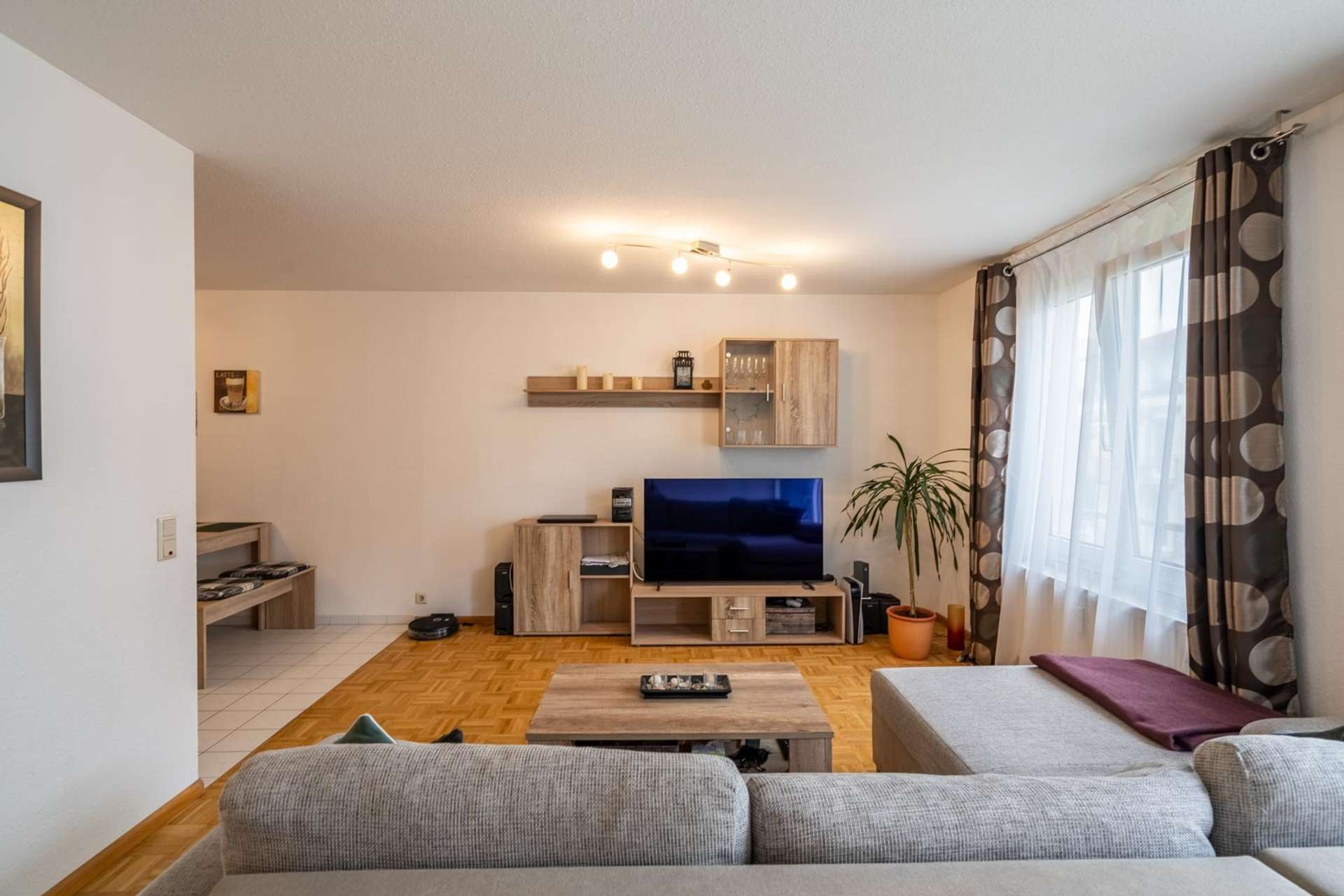 Große 2-Zimmer-Wohnung mit Balkon und good Stellplatz