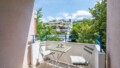 Kleiner Küchenbalkon mit grüner Aussicht