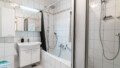Badezimmer mit Wanne