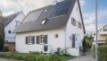 Hübsches Einfamilienhaus mit sieben Zimmern & Garten, Garage mit Wallbox und Veloport mit Strom-Anschluss in Freiburg